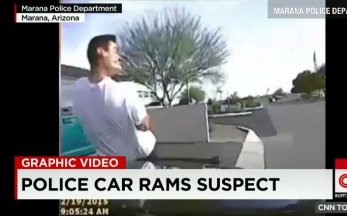 Szándékosan elütött egy rendőrjárőr egy gyanúsítottat Arizonában felvételek szerint