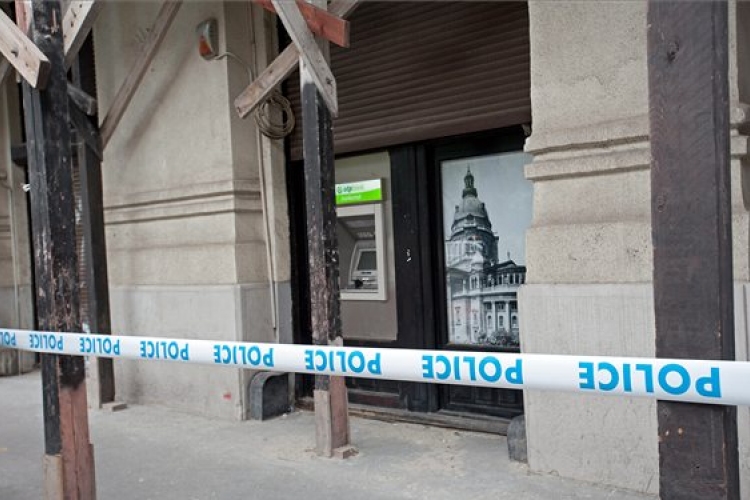 Kifosztottak egy belvárosi pénzkiadó automatát