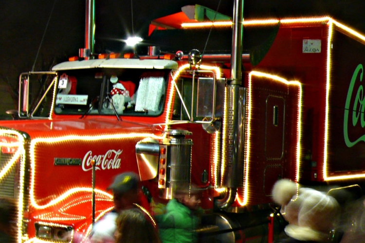Coca-Cola Mikulás Dunaújvárosban