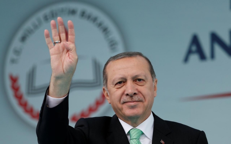 Erdogan elnök devizatartalékaik lírára váltására kérte fel a török polgárokat