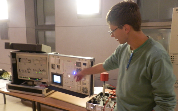 Fizika ötös egy éjszakáért