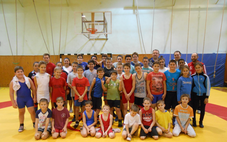 Edzőtáboroztak a birkózók