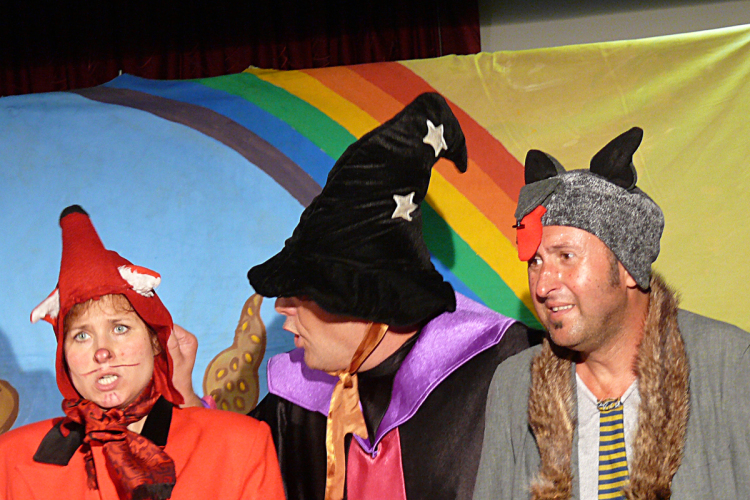 A rendíthetetlen sündisznócska, a Szeleburdi Meseszínház előadásában