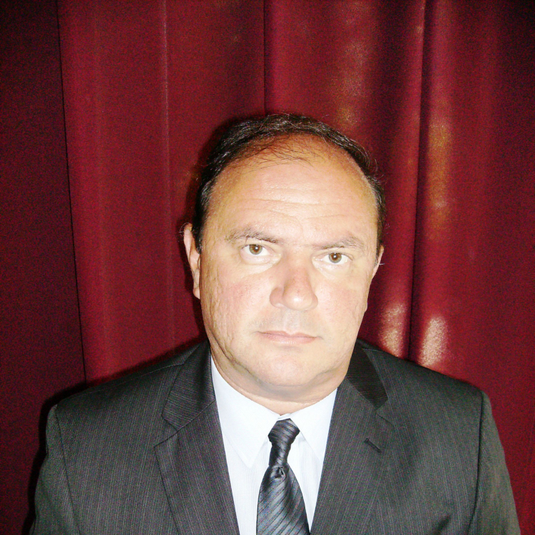 Újságíró és múzeum igazgató- videóval