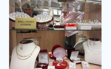 Aranyba foglalt szeretet