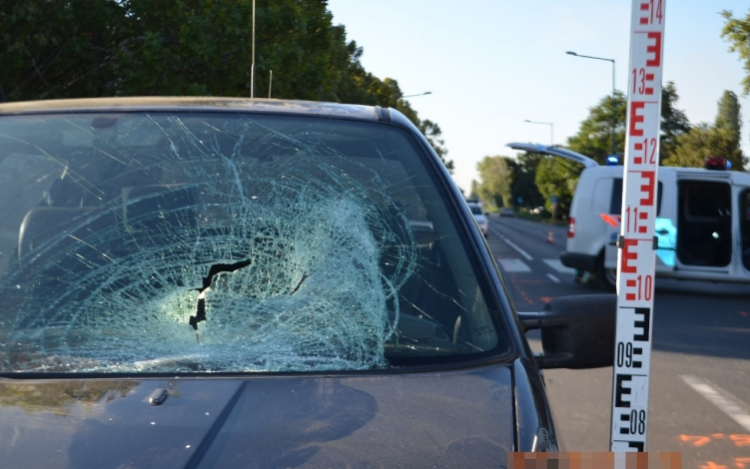 ELGÁZOLTA A GYALOGOST 