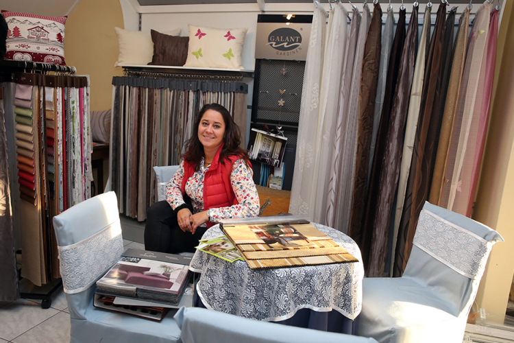 Függönybe szőtt negyedszázad