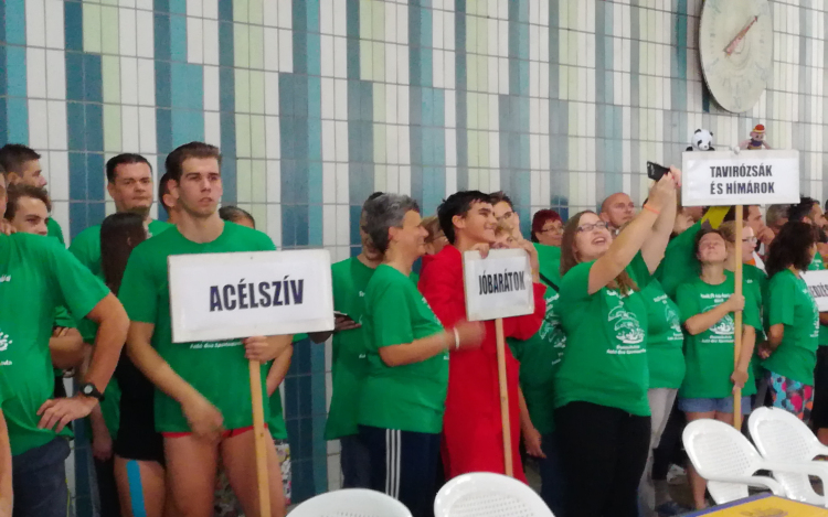 Átúszták a hétvégét