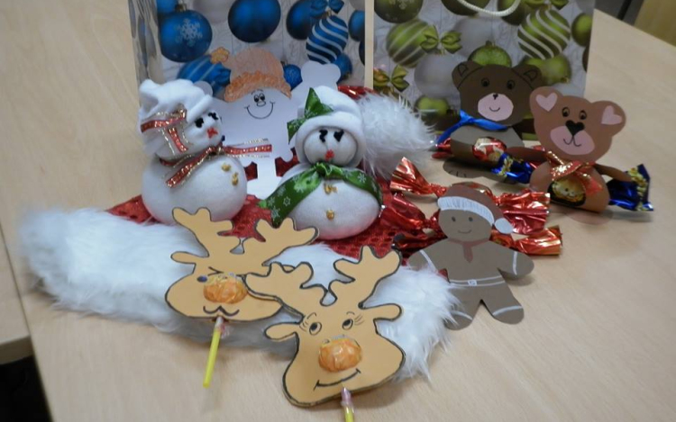 Bánkisok ajándékoztak a gyermekosztályon