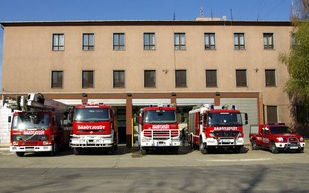 Szombaton tűz, vasárnap baleset, munkában a dunaújvárosi tűzoltók