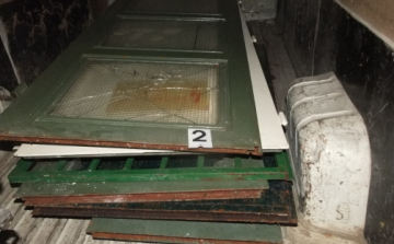 Három férfi egy intézményből és két dunaújvárosi cég telephelyéről lopott