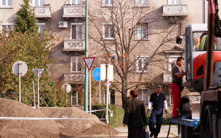 Városközpont építése: egyszerre öt területen folyik a munka