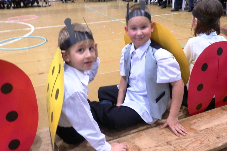 Aranyos diákok lettek - képpel, videóval