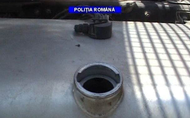 Kamionból lopták az anyagot