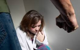 Könnyű testi sértés és vagyon elleni bűncselekmény