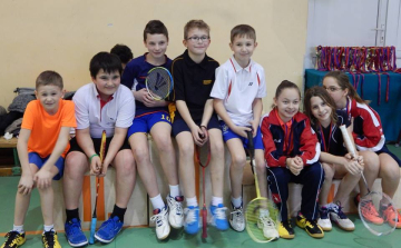 Versenyben vannak a tollaslabdázók 