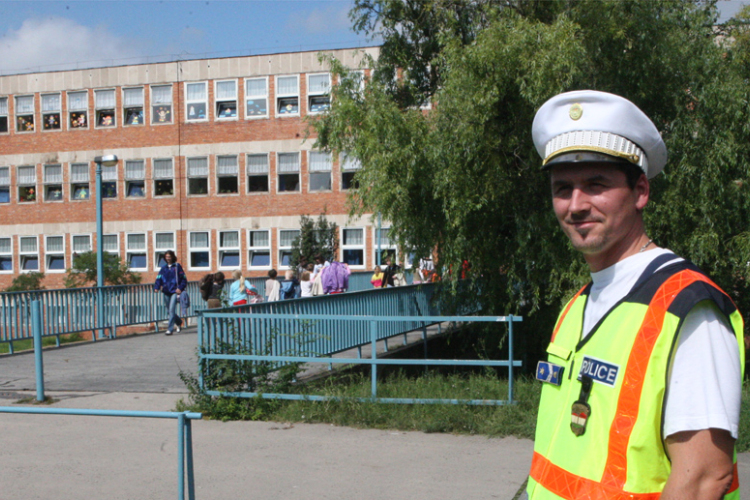 Ismét fokozott rendőri felügyelet az iskoláknál