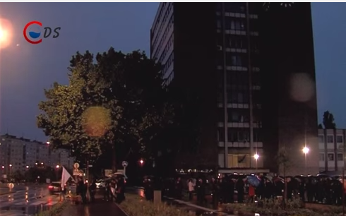 Fáklyákkal búcsúztak