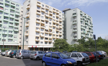 Több hely lesz a Derkovits utcai parkolóban