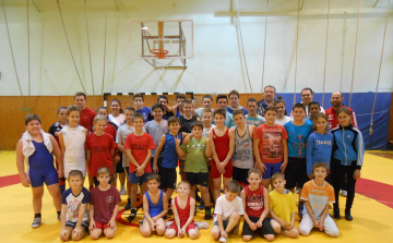 Edzőtáboroztak a birkózók