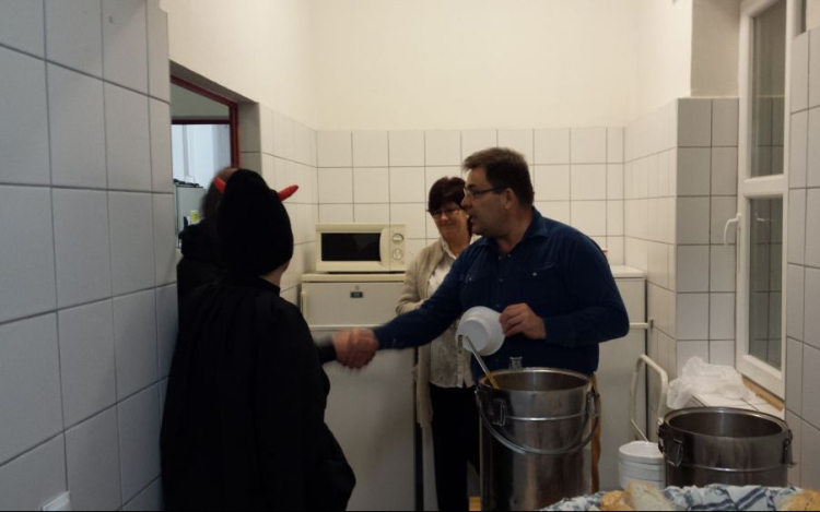 Vacsora a hajléktalanoknak