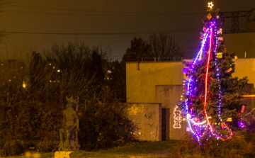 Újra ragyog a Technikum karácsonyfája