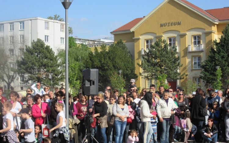 Táncoltak a világnapon - képekkel