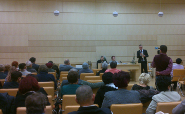 Közmeghallgatás Dunaújvárosban