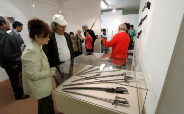 Fegyverkovácsok egykor és ma - DSTV videóval