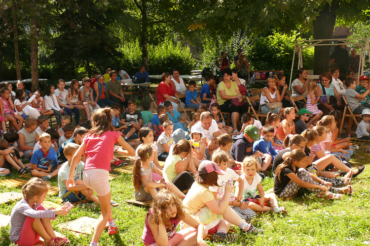 Ábelesz Kóbelesz – meseszínház gyerekeknek