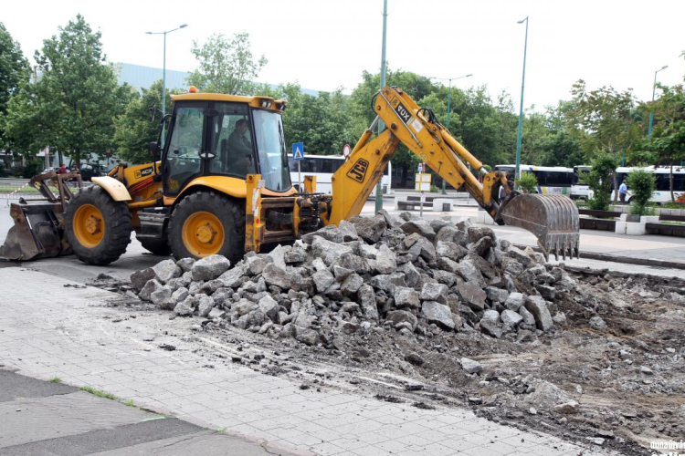 Béke tér - átadás határidő előtt