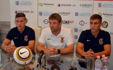 Egy évre kölcsönbe!