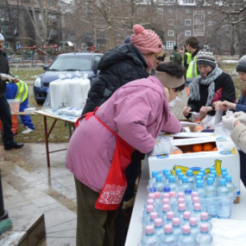 Ételosztás Dunaújvárosban