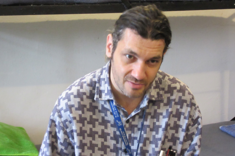 Május, a börtön és a csend