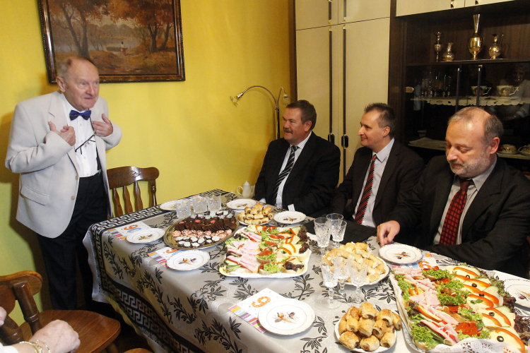 Dunaújváros díszpolgárát köszöntötték- DSTV videóval