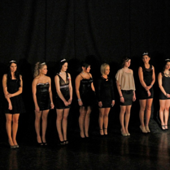 Rosti is szalagot tűzött