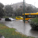 Esett, sőt zuhogott