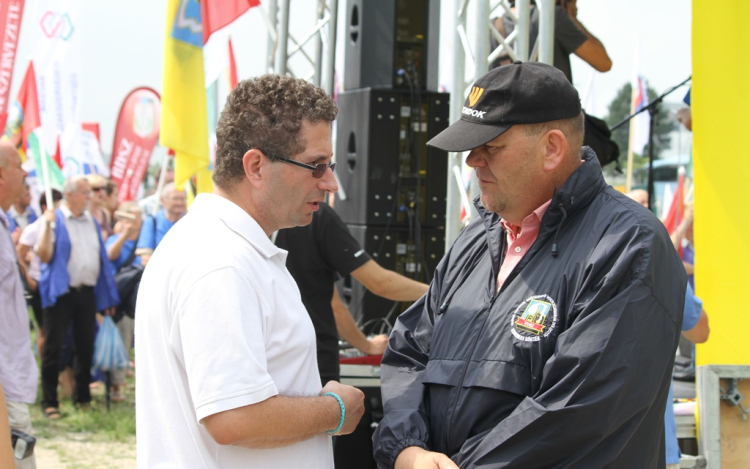 Tüntetés a Hankooknál- DSTV videóval