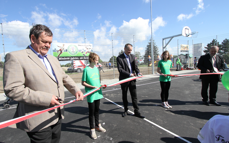 Ünnepélyesen is átadták a sportpályát