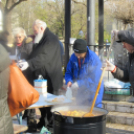 Húsvéti ételosztás