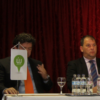 Sajtótájékoztató