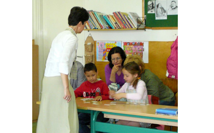 A pedagógus életpálya megbecsülését szolgáló díjak