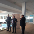 Miniszter az élményfürdőben