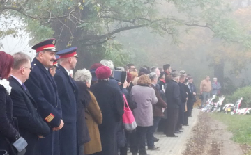 A MIÉP a Jobbik és az MSZP közös koszorúzásáról