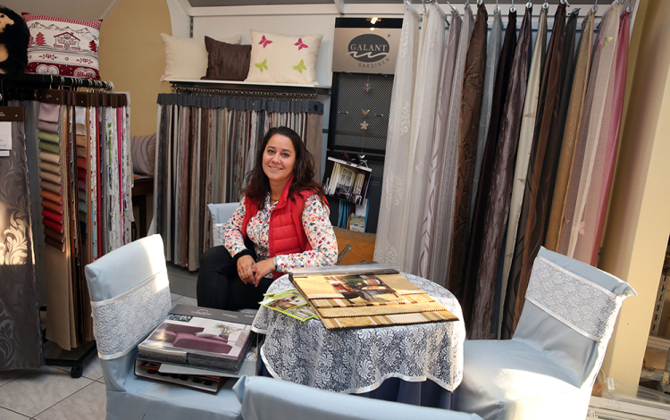 Függönybe szőtt negyedszázad