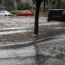 Esett, sőt zuhogott