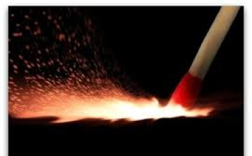 Gyújtogattak a tetőn