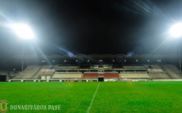 Péntek este, nappali fényben szurkolhatunk