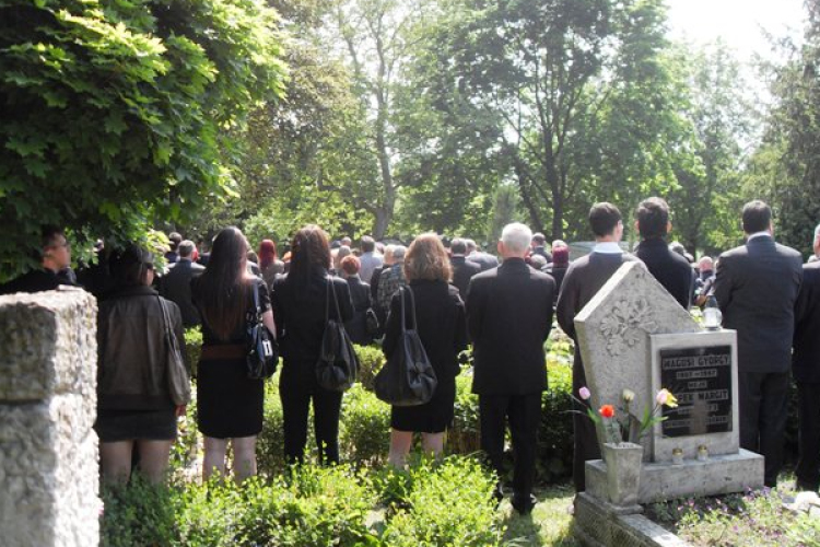 Halottak napjára készülődve