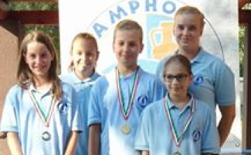 Amphora kupa - éremesővel